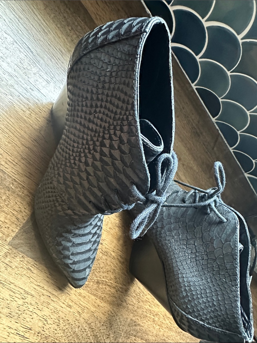 Kenneth Cole Black Scaled Lace-Up Pointed Ankle Boots - Picture 4 of 5